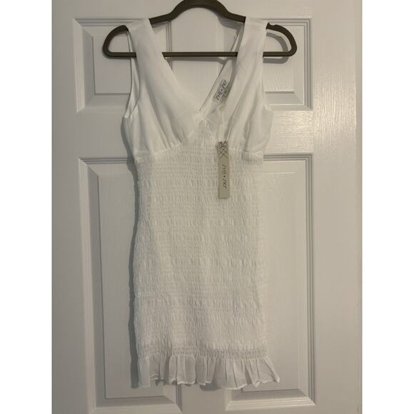 NWT She + Sky White Smocked Sleeveless Dress Small V Neck Lined - Picture 7 of 10